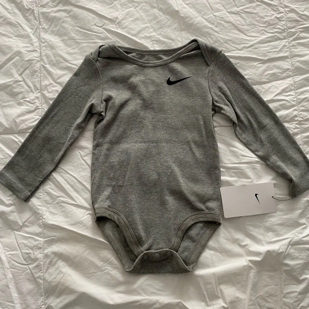 Nike Toddler Baby Boy Gray Long Sleeve Onesie BodySuit 24 Months NWT